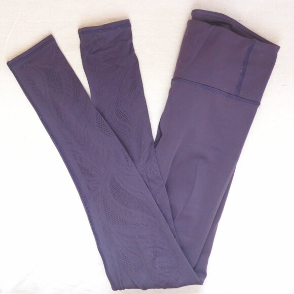 lululemon athletica Pants - Lululemon Reveal Tight Lattice Paisley 6 in Boysenberry